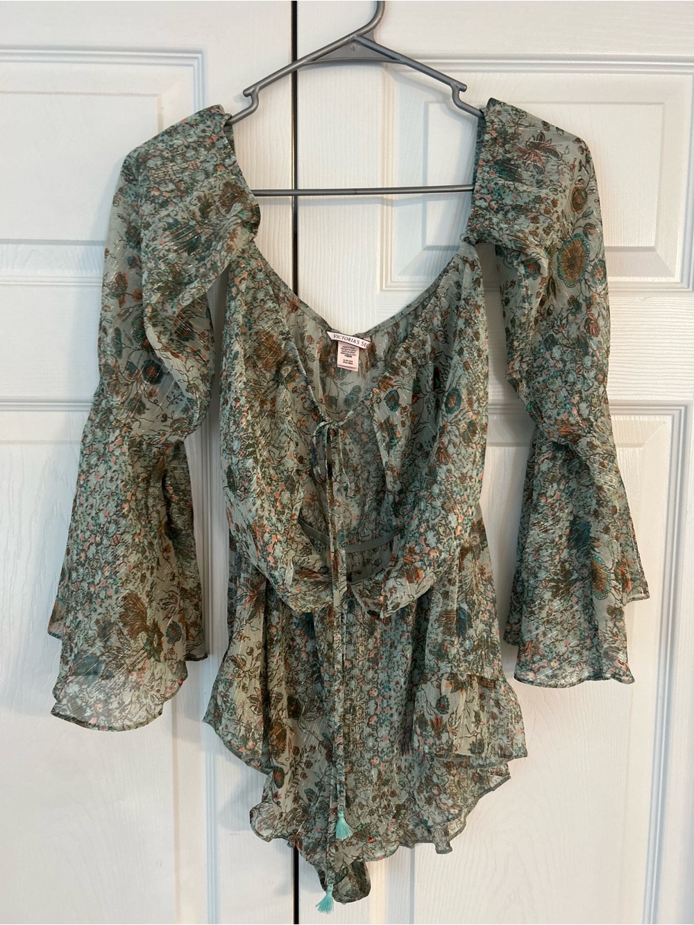 NWOT Victoria’s Secret Women’s Green Flower Print Bell Sleeve Romper Size S